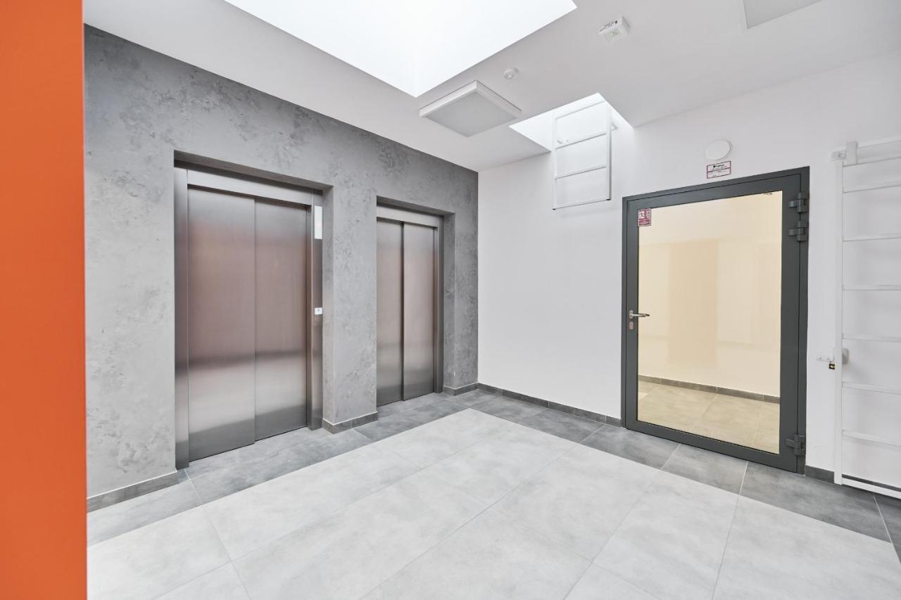 Browary Wroclawskie With Free Garage By Renters Apartment